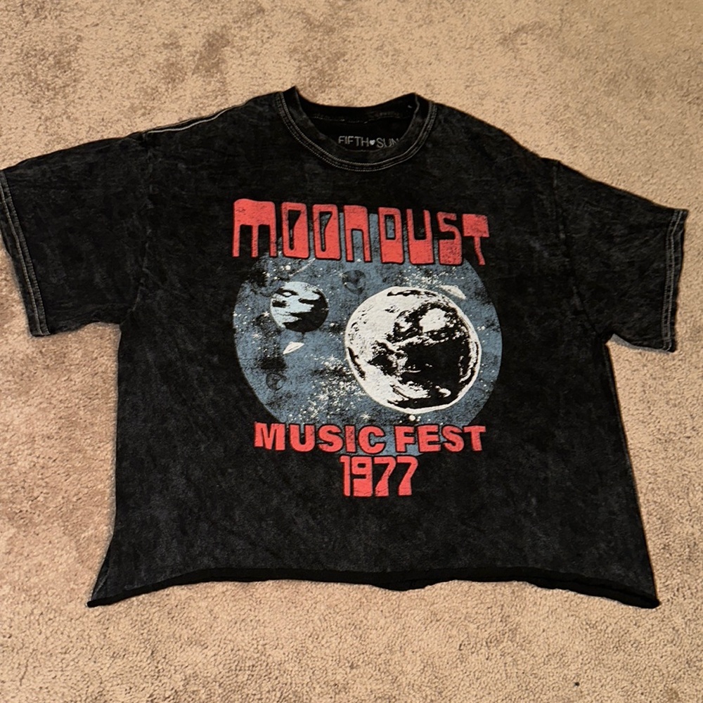 Women’s size medium fifth sun black moon dust crop top